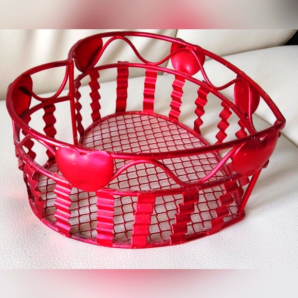 Heart shaped wire basket - Picture 3 of 4